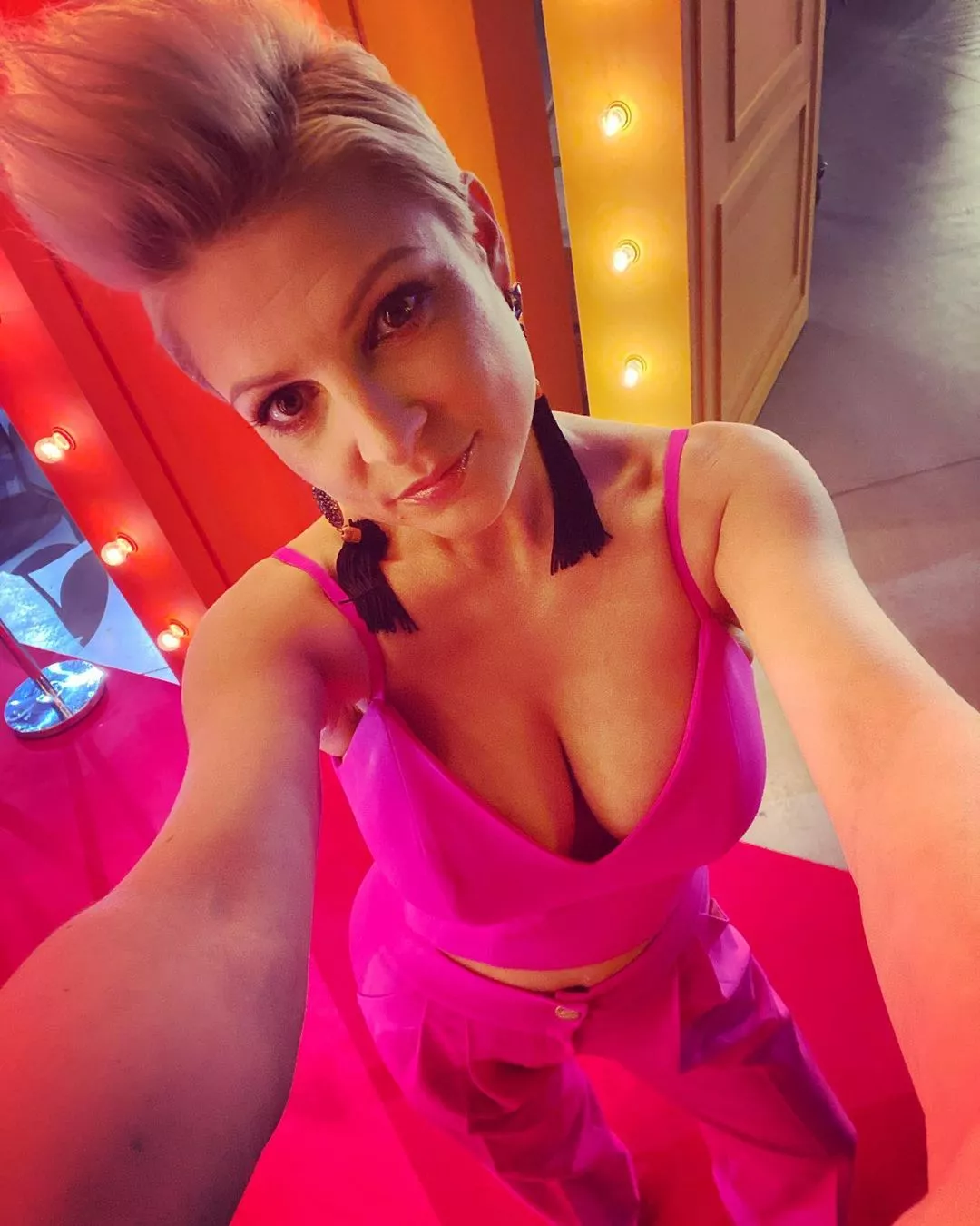 Różowa Landrynka?! Magda Narożna Piękni i Młodzi w centrum uwagi! Odważne zdjęcie gwiazdy podbija sieć!